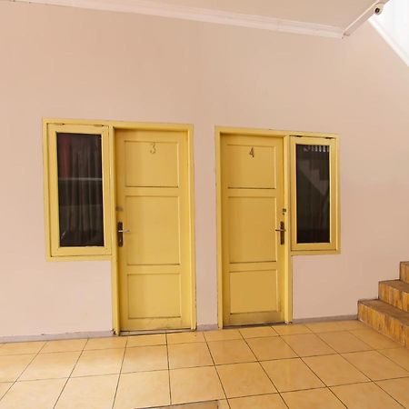 Oyo 3060 Al Fatih Guest House Syariah Tegal  Exteriör bild