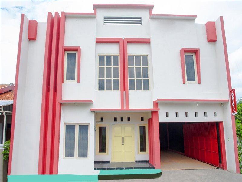 Oyo 3060 Al Fatih Guest House Syariah Tegal  Exteriör bild