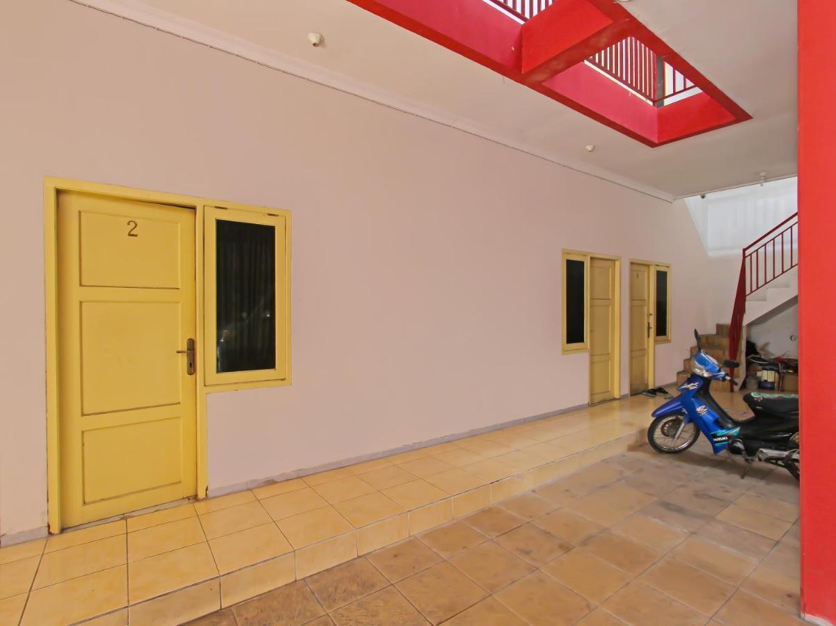 Oyo 3060 Al Fatih Guest House Syariah Tegal  Exteriör bild